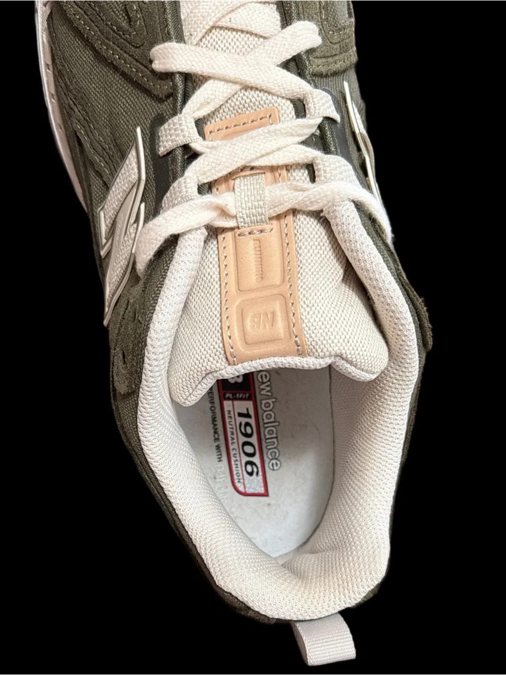 New Balance 1906R Olive Green & Cream  Sneakers Men’s size 11 EUC 2X